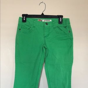 🌿 Vibrant Green Capris🌿